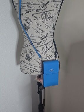 Coach Bright Blue W/ Silver Hardware Crossbody Phone Pouch W/ Pocket (NWOT) 💙🩶